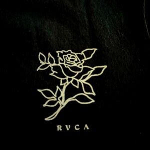 Women’s RVCA Black Rose Tee Size Medium